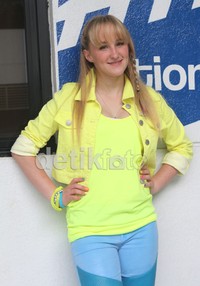 Camryn pun ikut meramaikan acara musik DahSyat, Jumat (20/4/2012). (Gus Mun/detikcom)