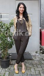 Jill Gladys Si Cantik yang Mempesona