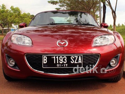 Menikmati Semburan Angin dengan Mazda MX-5