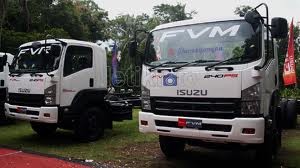 Truk Boks Isi Gas Tabrak Trailer, Kenek Terjepit Lalu Tewas