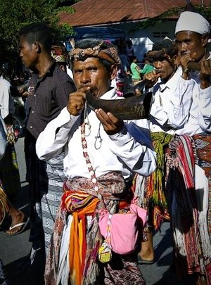 Puji-pujian di jalanan