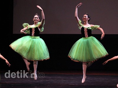 Gerak Cantik Para Balerina