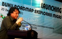 Wamen ESDM Widjajono Partowidagdo saat membuka launching buku Road Map Eksplorasi Migas di gedung kementerian ESDM, Jakarta, Selasa (20/12/2012). Khairuddin Safri/detikcom.