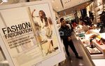 Orang-orang Ini Rela Berbelanja Tengah Malam