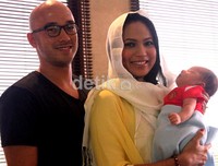 Steven Lee Money nama sang buah hati Kinaryosih dan Brett Lee Money. Gusmun/detikcom.