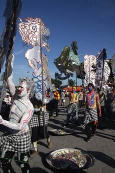 4 Ribu Warga Yogya Kirab Keliling Beteng Kraton Peringati Seabad HB IX
