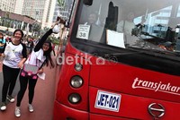 Sopir busway juga turut dibagi.