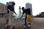 Ayo Bersihkan Bundaran HI dari Sampah