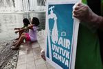 Ayo Bersihkan Bundaran HI dari Sampah