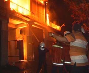 Home Industry Speaker Ludes Terbakar