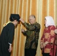 Menteri Singapura Wisuda 697 PLRT Indonesia