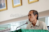 Ikut juga Ketua Bidang Hubungan Antar Lembaga Ibrahim, Ketua Bidang Seleksi Hakim Taufiqurrohman Sahuri, Ketua Bidang Pencegahan Pelayanan Masyarakat Abbas Said, Ketua Bidang SDM dan Penelitian Jaja Ahmad Jayus.