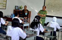 Sebelum UN dimulai, Walikota Makassar Ilham Arif Sirajuddin menyempatkan diri untuk menyemangati para siswa SMP yang mengikuti UN.
