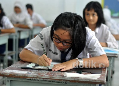 UN SMP di Makassar Berlangsung Lancar