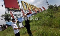 Letter sign terbesar di dunia tersebut berada di Sukatani, Purwakarta, Jawa Barat.