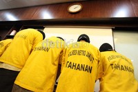 Polisi telah menetapkan 5 tersangka pengeroyokan Arifin yang terjadi 31 Maret. Sedangkan anggota TNI AD yang diamankan oleh kesatuannya adalah Serda Yogi Pramana, Serda Jaka Trima, Praka Majuri, dan Pratu M Kotibul Imam, karena terlibat aksi geng pita kuning pada 13 April.