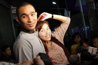 Ayu dan Angie terlihat makin mesra.