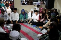 Ayu menggelar acara pengajian yang dihadiri para tetangga, keluarga, dan sahabat. Ia pun menyatakan acara itu direncanakan oleh sang ibunda.