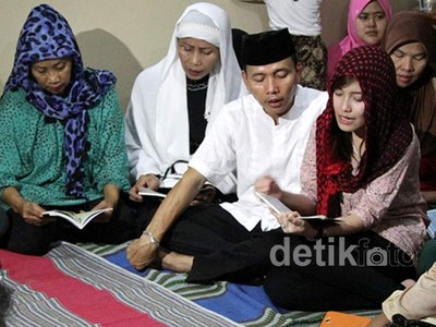 Syukuran Rumah Baru Ayu Ting Ting