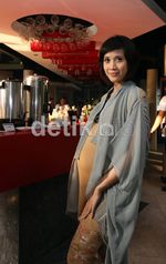 Hamil Besar, Fanny Fabriana Makin Seksi