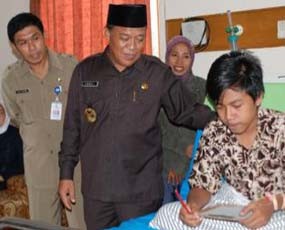 Diserang Liver dan Tifus, Pelajar Lamongan UN di Rumah Sakit