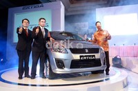 Suzuki menghadirkan 3 varian bensin sekaligus untuk masyarakat Indonesia dengan harga mulai dari Rp 143 juta (Ertiga GA), Rp 153 juta (Ertiga GL), dan Rp 165 juta (tipe tertinggi Ertiga GX).