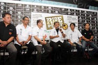 Jeffrey Polnaja menggelar jumpa pers terkait rencana petualangannya di Kemang, Jakarta, Senin (23/4). (dok Jeffrey Polnaja)