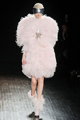 Alexander McQueen, Fall/Winter 2012. Paris Fashion Week 2012. [dok. Alexander McQueen]
