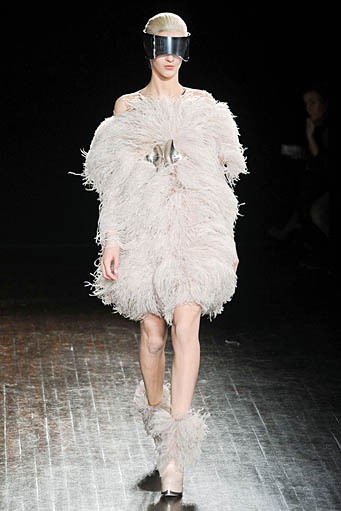 Alexander McQueen, Fall/Winter 2012. Paris Fashion Week 2012. [dok. Alexander McQueen]