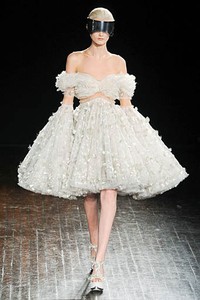 Alexander McQueen, Fall/Winter 2012. Paris Fashion Week 2012. [dok. Alexander McQueen]