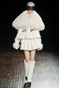 Alexander McQueen, Fall/Winter 2012. Paris Fashion Week 2012. [dok. Alexander McQueen]