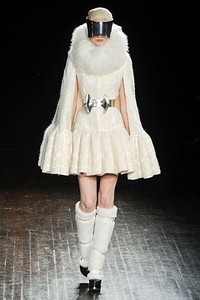 Alexander McQueen, Fall/Winter 2012. Paris Fashion Week 2012. [dok. Alexander McQueen]