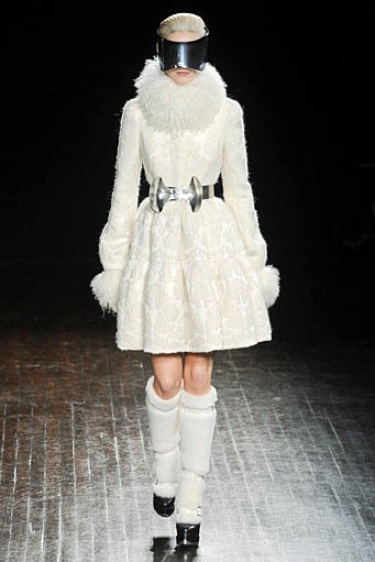 Alexander McQueen, Fall/Winter 2012. Paris Fashion Week 2012. [dok. Alexander McQueen]