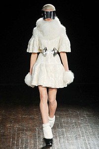 Alexander McQueen, Fall/Winter 2012. Paris Fashion Week 2012. [dok. Alexander McQueen]