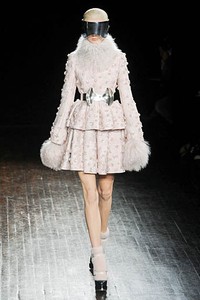 Alexander McQueen, Fall/Winter 2012. Paris Fashion Week 2012. [dok. Alexander McQueen]
