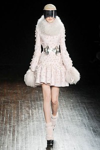 Alexander McQueen, Fall/Winter 2012. Paris Fashion Week 2012. [dok. Alexander McQueen]