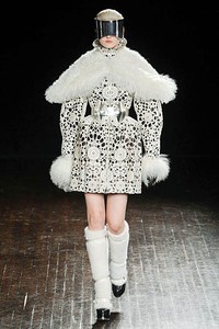 Alexander McQueen, Fall/Winter 2012. Paris Fashion Week 2012. [dok. Alexander McQueen]