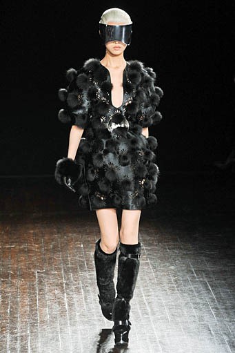 Alexander McQueen, Fall/Winter 2012. Paris Fashion Week 2012. [dok. Alexander McQueen]