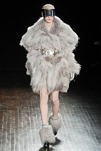 Alexander McQueen, Fall/Winter 2012. Paris Fashion Week 2012. [dok. Alexander McQueen]