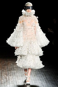 Alexander McQueen, Fall/Winter 2012. Paris Fashion Week 2012. [dok. Alexander McQueen]