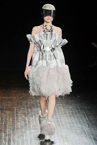 Alexander McQueen, Fall/Winter 2012. Paris Fashion Week 2012. [dok. Alexander McQueen]