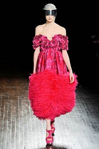 Alexander McQueen, Fall/Winter 2012. Paris Fashion Week 2012. [dok. Alexander McQueen]