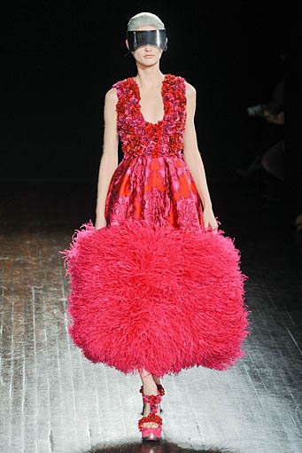 Alexander McQueen, Fall/Winter 2012. Paris Fashion Week 2012. [dok. Alexander McQueen]