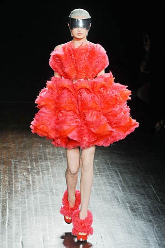 Alexander McQueen, Fall/Winter 2012. Paris Fashion Week 2012. [dok. Alexander McQueen]