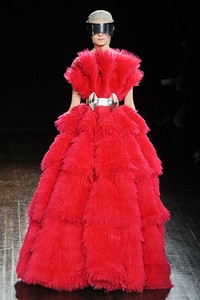 Alexander McQueen, Fall/Winter 2012. Paris Fashion Week 2012. [dok. Alexander McQueen]