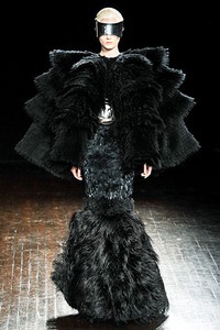 Alexander McQueen, Fall/Winter 2012. Paris Fashion Week 2012. [dok. Alexander McQueen]