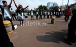 Belasan Pendemo Sambut Hari Buruh