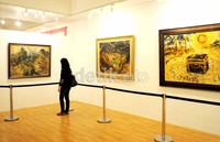 Jajaran lukisan karya Affandi. Dengan karya-karya yang memiliki kedalaman, Affandi tercatat sebagai pelukis istimewa. Tak heran jika pelukis ini banyak memperoleh penghargaan penting, seperti Anugerah Seni dari Pemerintah Republik Indonesia 1969, Dag Hammarskjoeld, Belgia, 1977, serta gelar DR. HC dari Universitas Singapura, 1974.