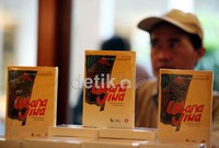 Novel sejarah Istana Jiwa, mengungkapkan era Orde Baru, yang penuh penistaan terhadap perempuan-perempuan, istri dan anak-anak yang juga menjadi korban penguasa.