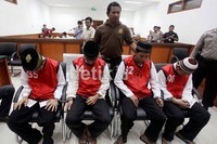 Keempatnya menerima putusan tersebut sehingga mereka akan menghabiskan sisa umurnya di balik jeruji penjara.